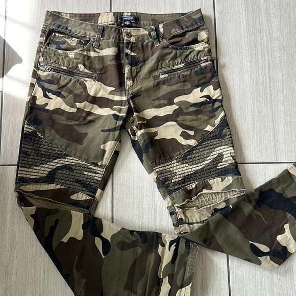 Forever 21 Camo Pants - Picture 1 of 4